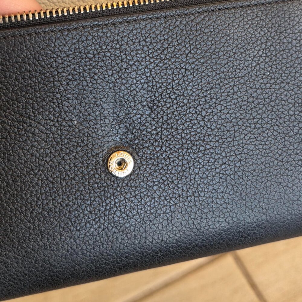 Louis Vuitton Portefeiulle Lock Me II Creme/Black Long Flap Wallet - Picture 13 of 13